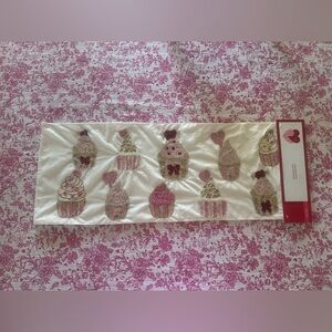 Valentine's Day beaded cupcake heart table runner